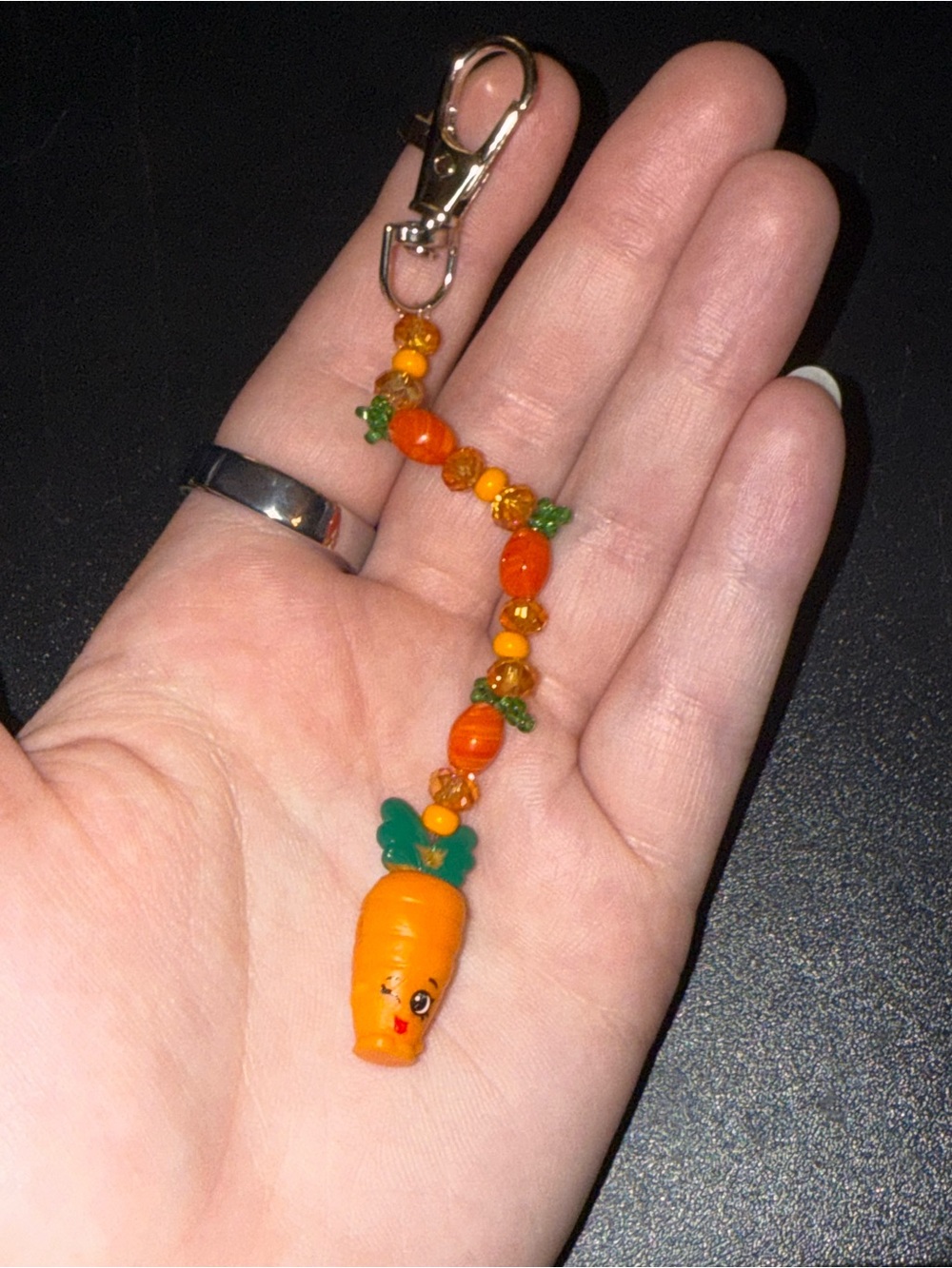 Shopkins Carrot Keychain - Picture 1 of 3